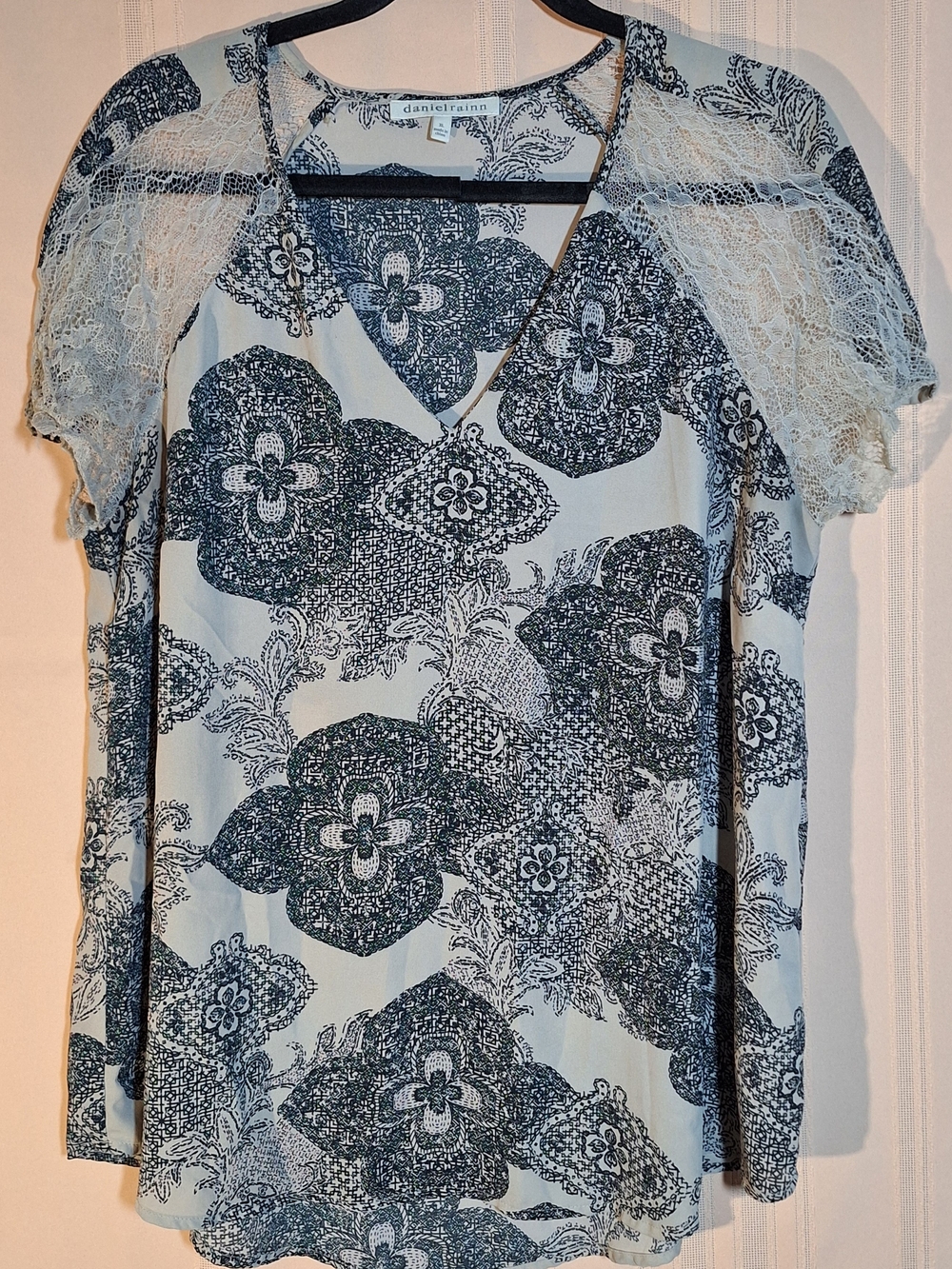 DANIEL RAINN Black and Taupe Floral Lace V-Neck Long Sleeve Top